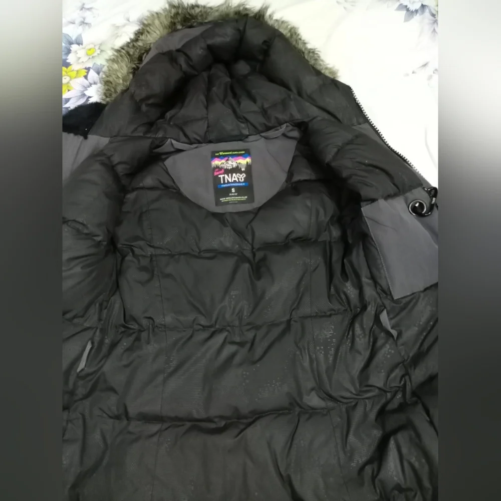 Aritzia Golden by TNA Down Bancroft Parka Grey - Picture 8 of 8